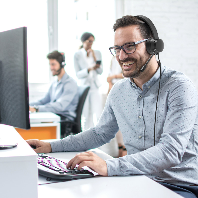 FONE DE OUVIDO ESTÉREO USB CONFORTÁVEL PARA ESCRITÓRIO COM MICROFONE